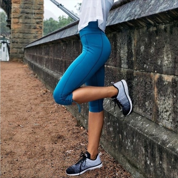 NEW FREE PEOPLE Class Act Cropped Legging Size XS - Picture 2 of 6